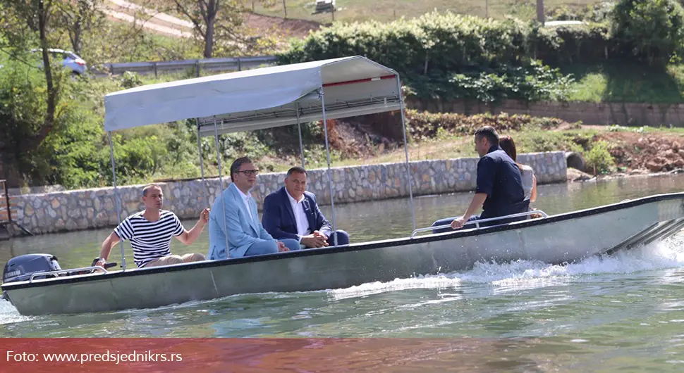 dodik vučić jezero.webp